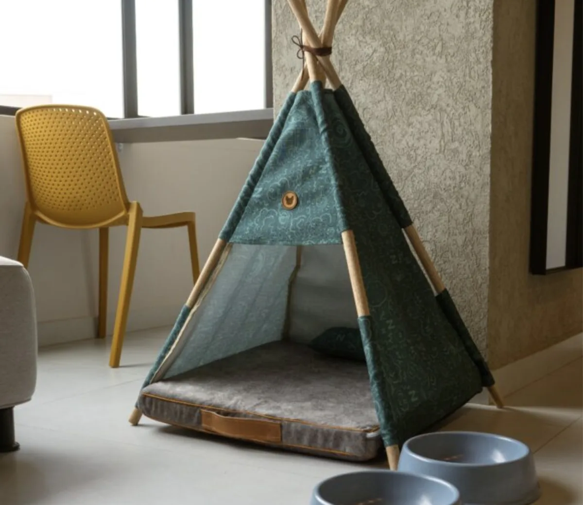 Camita tipo tipi para mascotas en Hotel Once22, Sabaneta, Medellín