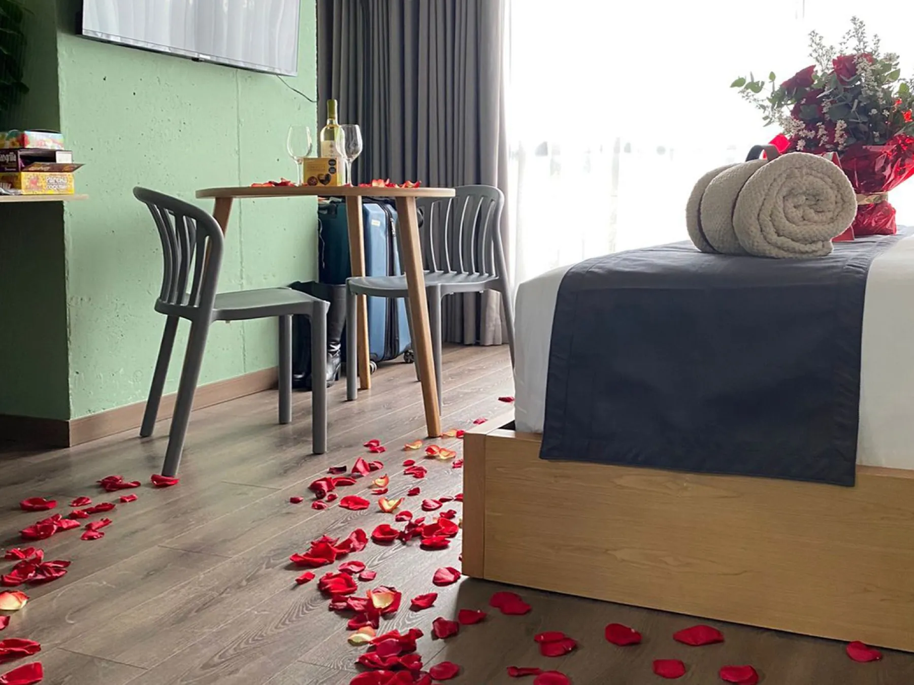 Decoración de noche romántica en la habitación