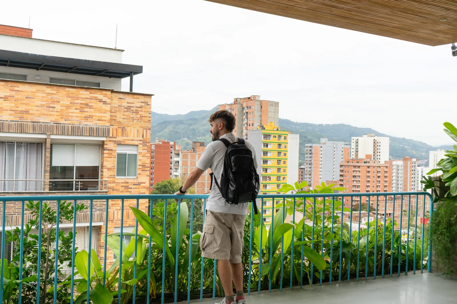 Rooftop cubierto de Hotel Once22 con vista a las montañas